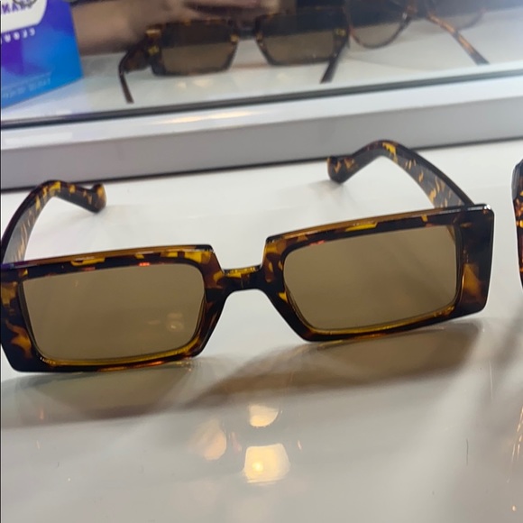 BRAND NEW VERY PRETTY TORTOISESHELL SUNGLASSES - Picture 4 of 5